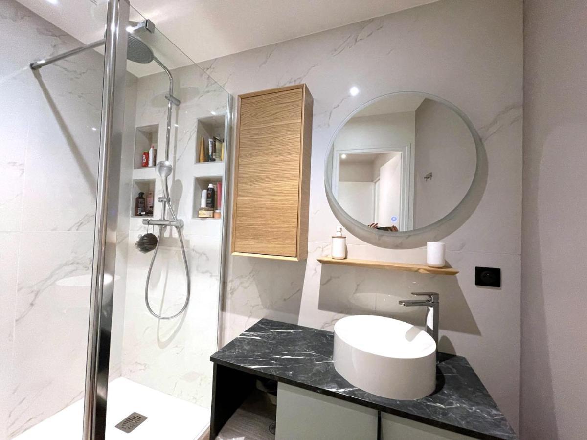 4br Luxury Family Loft - Walk To & Shopping, Air Cond & Sunny Terrace Totolulucannes Apartment