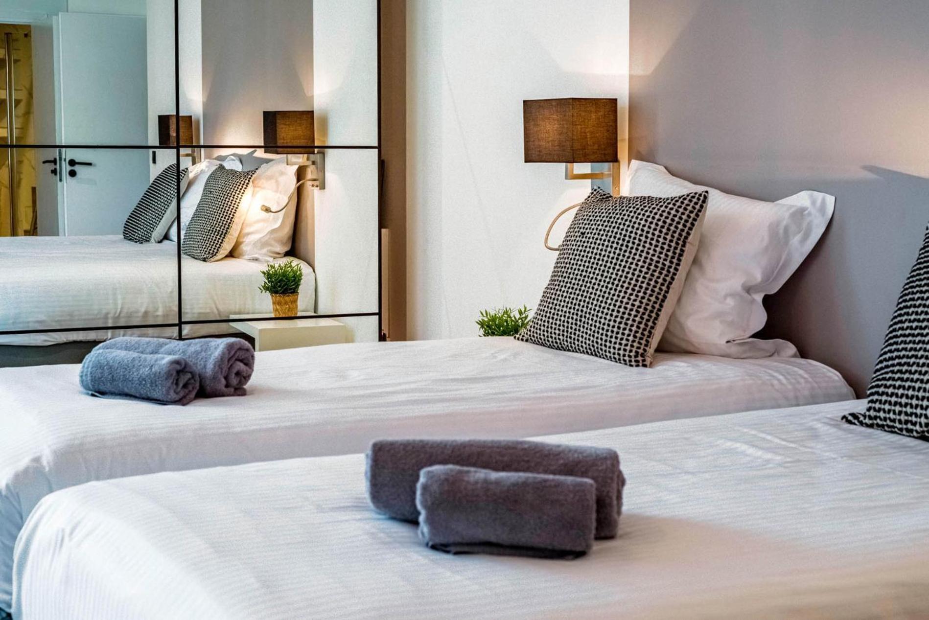 Apartment 4br Luxury Family Loft - Walk To & Shopping, Air Cond & Sunny Terrace Totolulucannes *