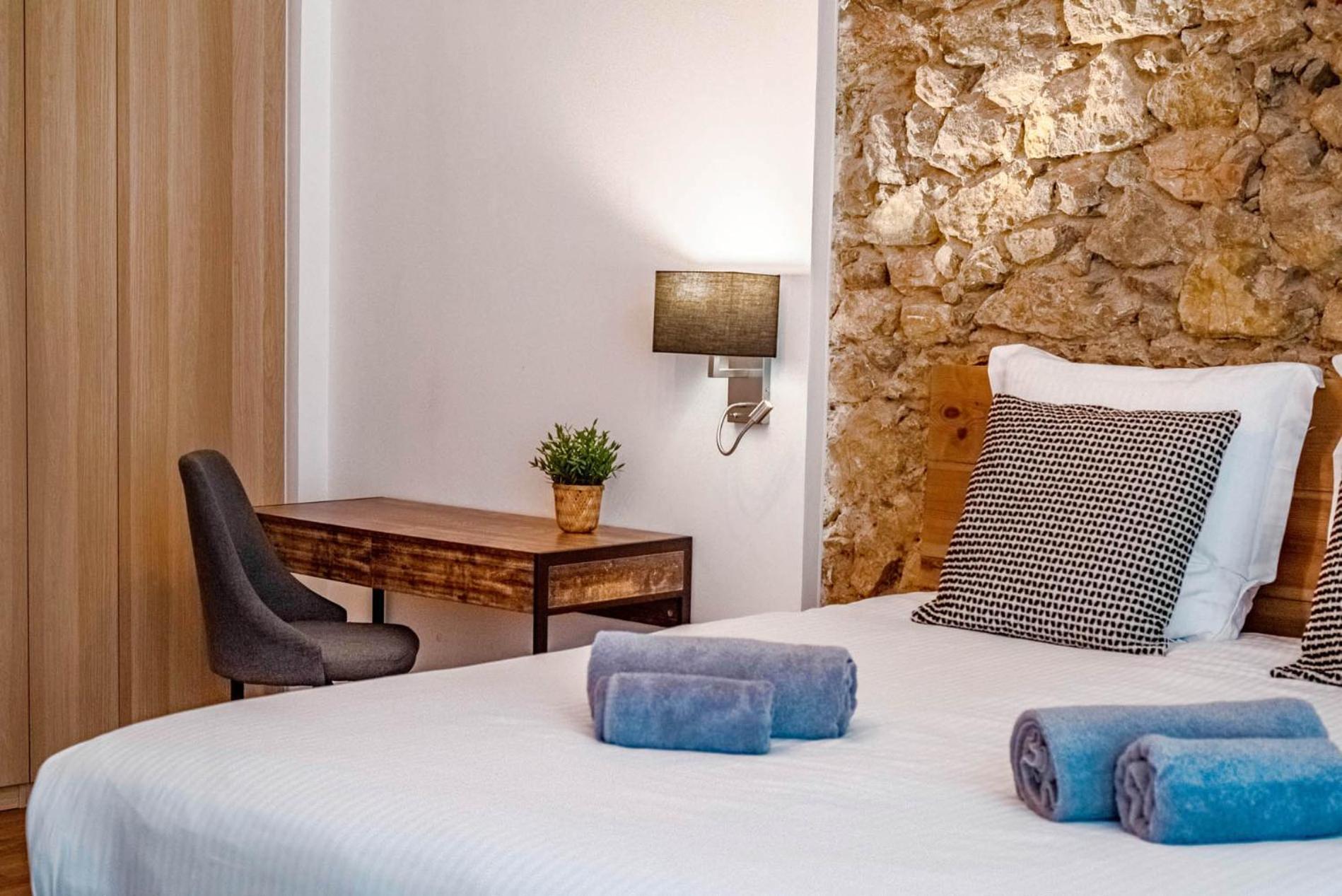 4br Luxury Family Loft - Walk To & Shopping, Air Cond & Sunny Terrace Totolulucannes