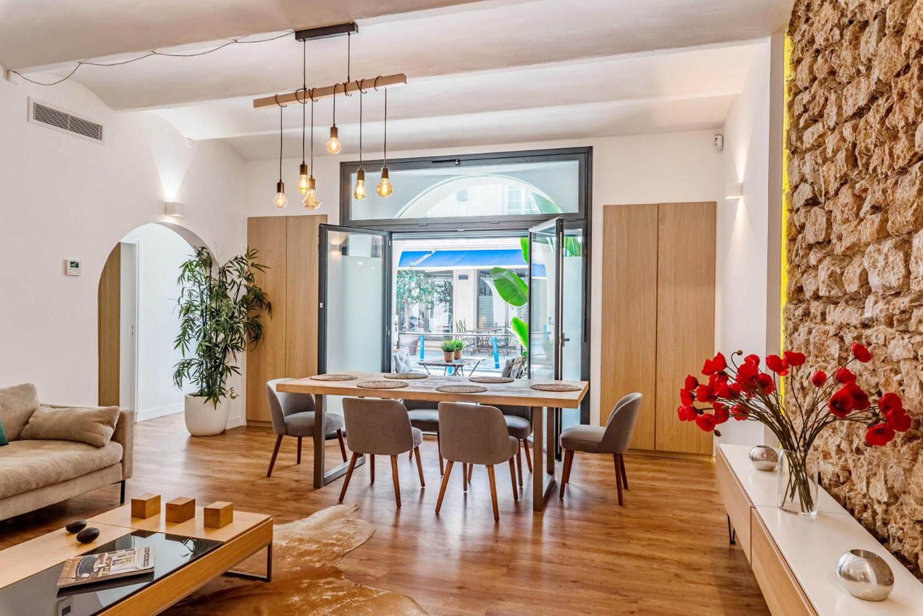 4br Luxury Family Loft - Walk To & Shopping, Air Cond & Sunny Terrace Totolulucannes *