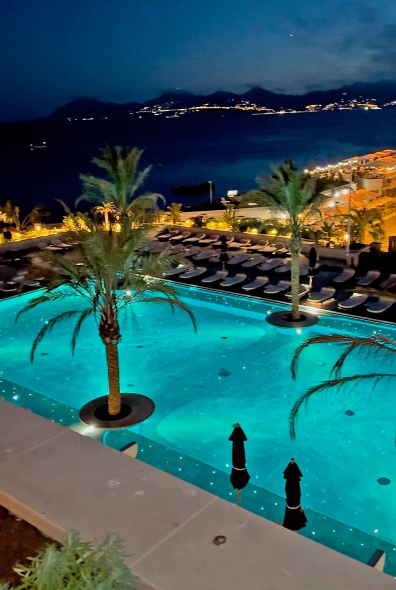 4br Luxury Family Loft - Walk To & Shopping, Air Cond & Sunny Terrace Totolulucannes Apartment *