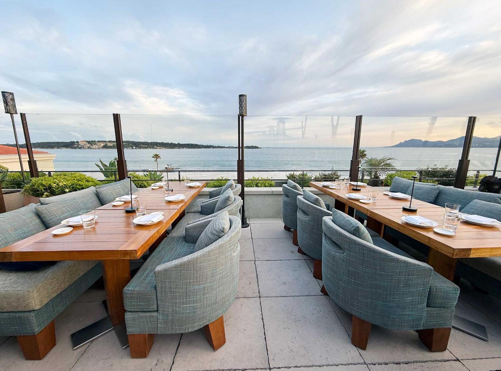4br Luxury Family Loft - Walk To & Shopping, Air Cond & Sunny Terrace Totolulucannes Apartment *