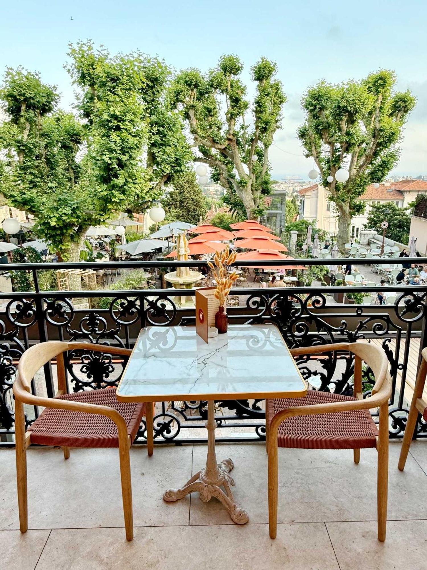 4br Luxury Family Loft - Walk To & Shopping, Air Cond & Sunny Terrace Totolulucannes Apartment