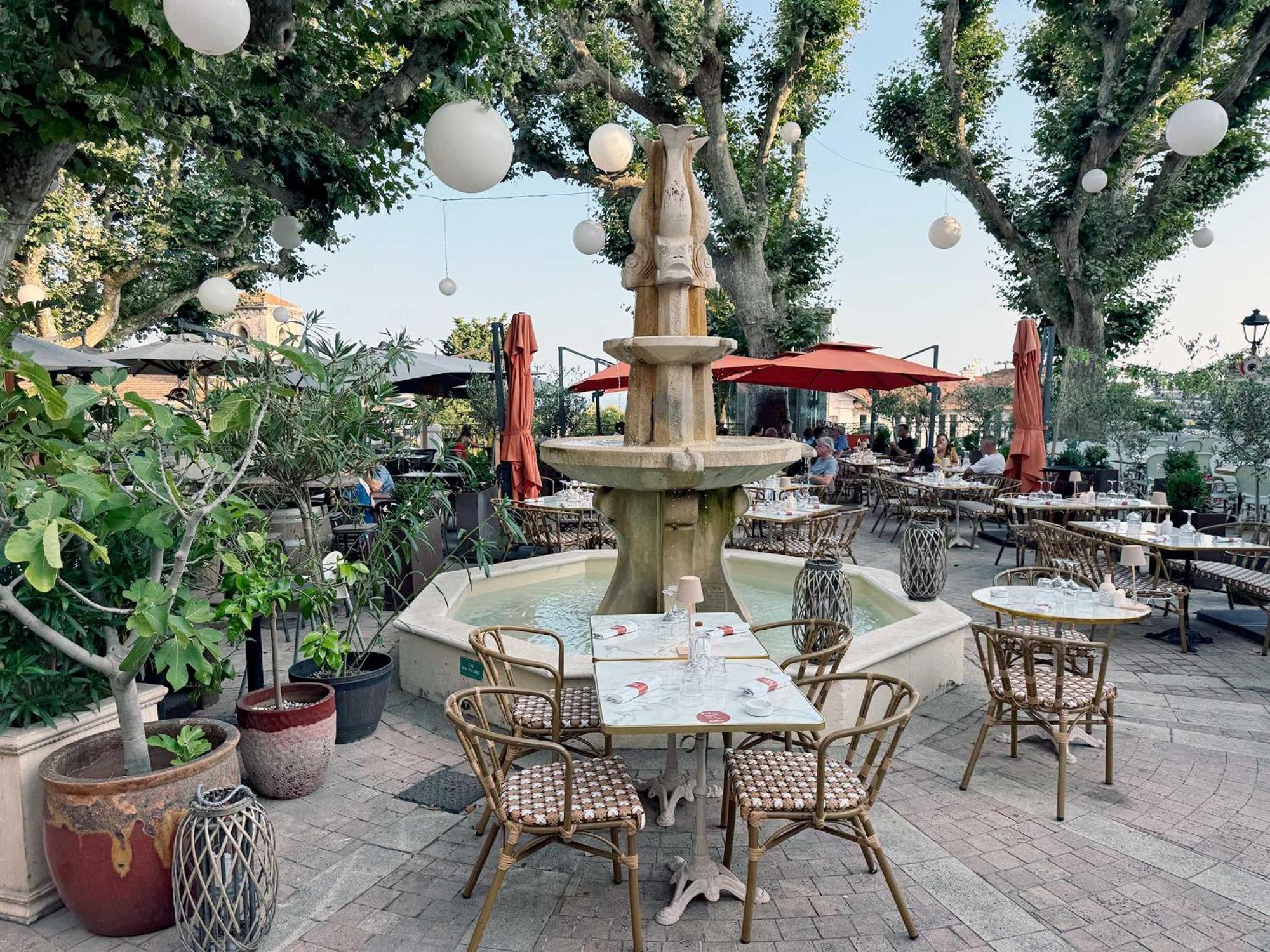 4br Luxury Family Loft - Walk To & Shopping, Air Cond & Sunny Terrace Totolulucannes Apartment *